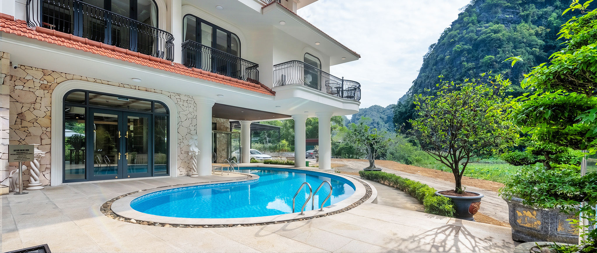 Bể bơi bốn mùa