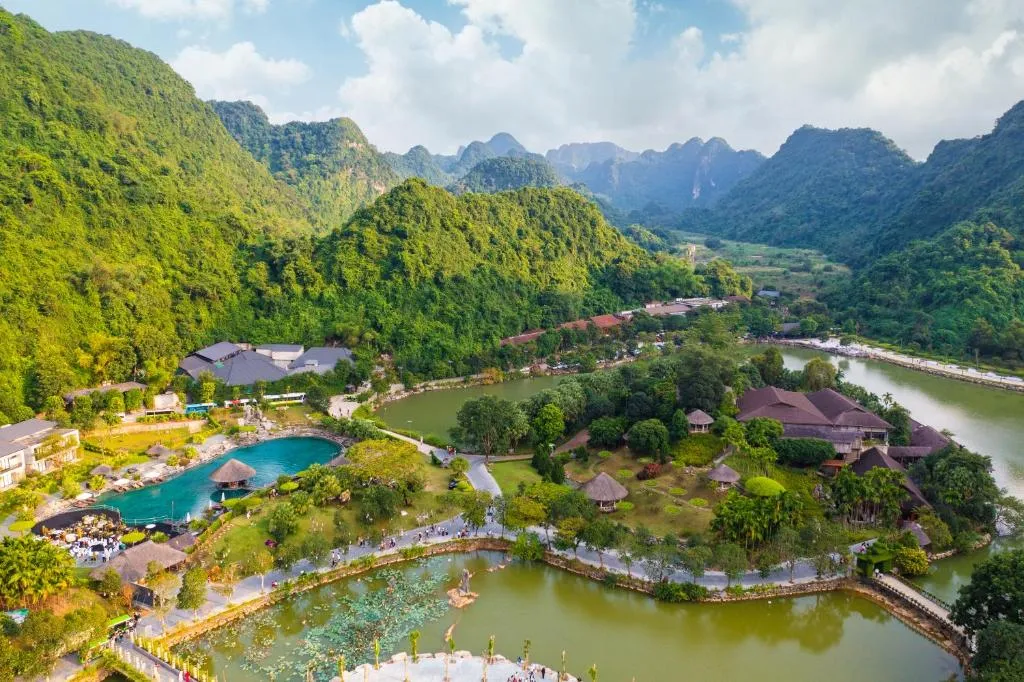 Thung Nham là khu du lịch sinh thái nổi tiếng ở Ninh Bình.